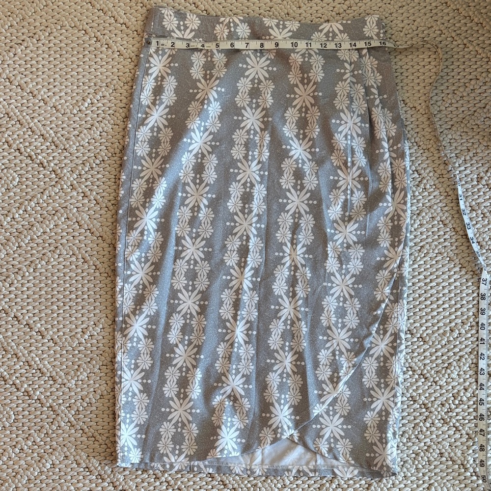 Ripskirt Hawaii length 3 size medium Charcoal EUC. -Swim cover up cruise wear